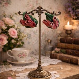 Vintage 1940s Hand Painted Calla Lily Screw Back Earrings